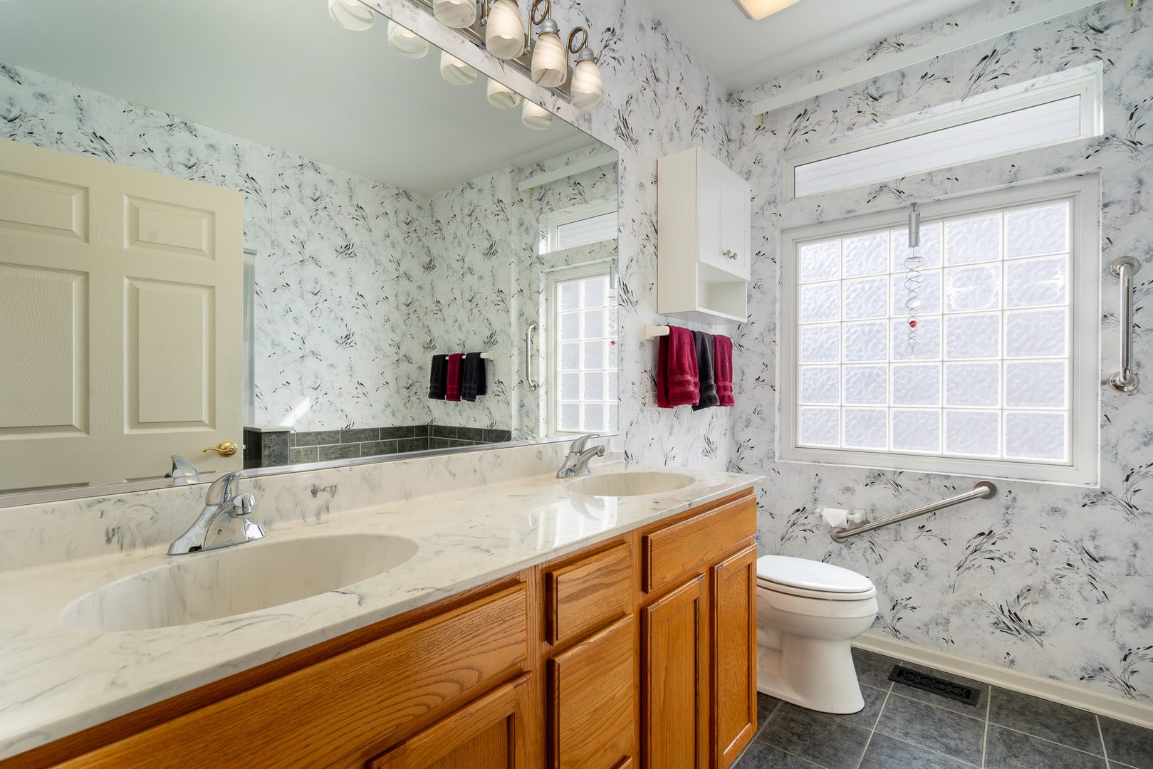 21325 Windsor Lake Lane, Crest Hill, IL 60403