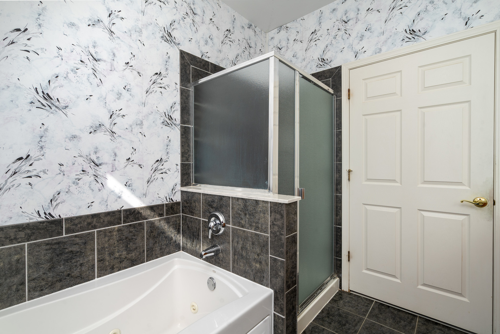 21325 Windsor Lake Lane, Crest Hill, IL 60403