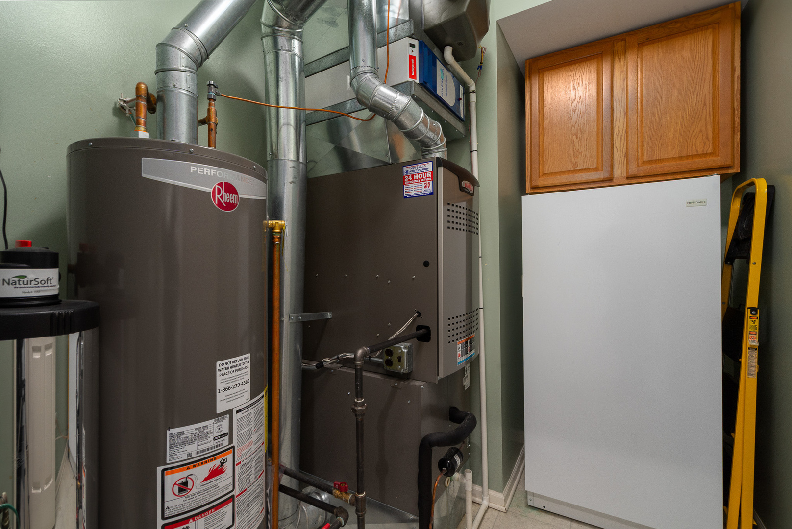 21325 Windsor Lake Lane, Crest Hill, IL 60403