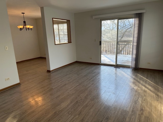 411 VILLAGE CREEK Drive #411, Lake In The Hills, IL 60156