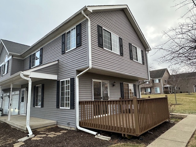 411 VILLAGE CREEK Drive #411, Lake In The Hills, IL 60156