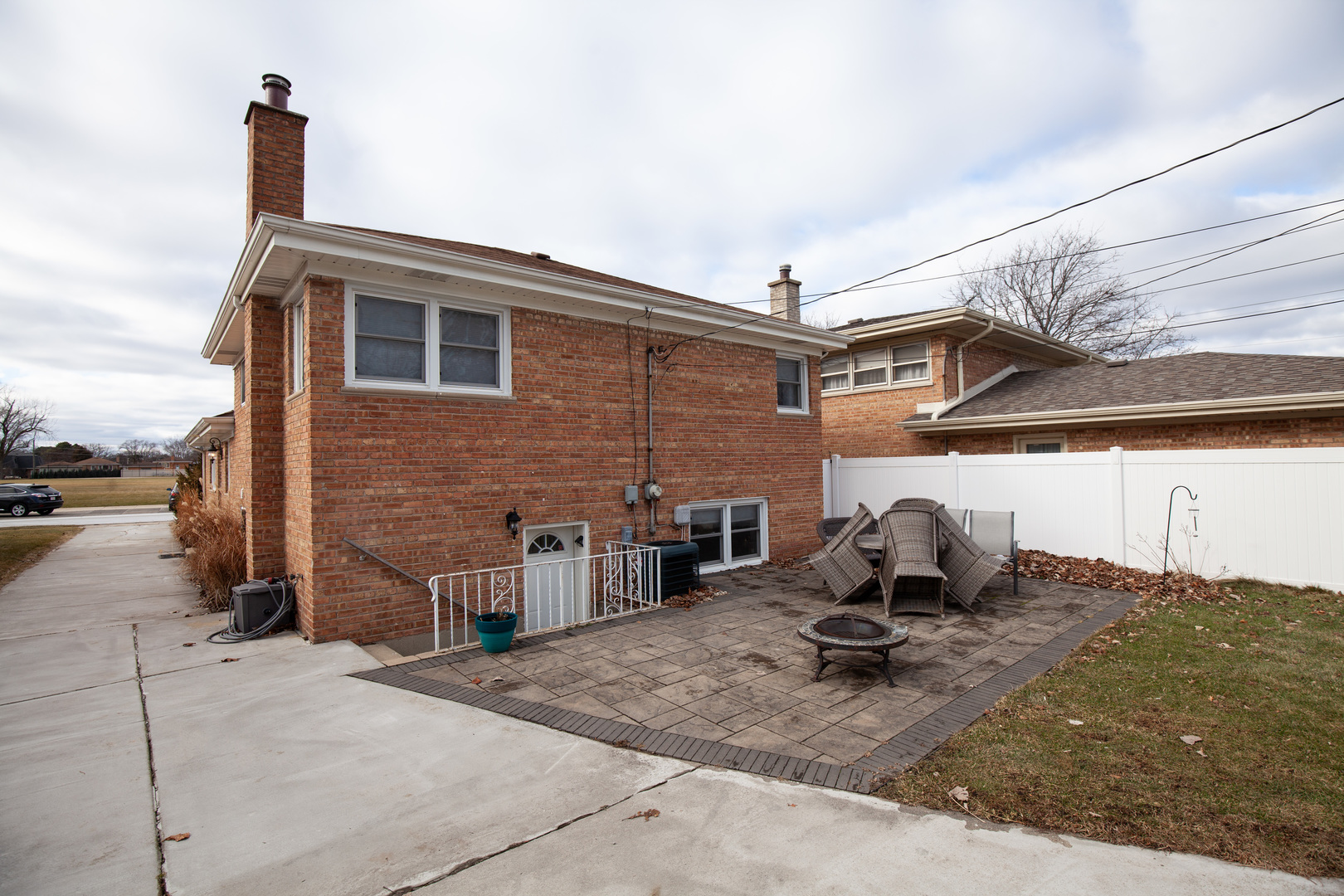 8453 N Ottawa Avenue, Niles, IL 60714