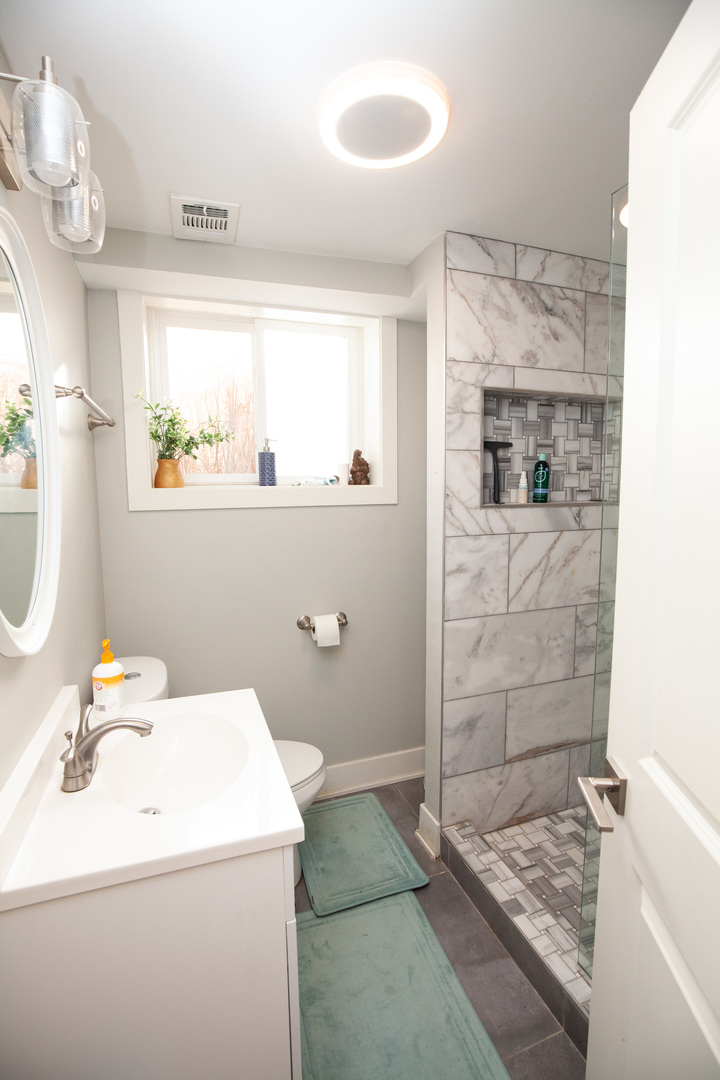 8453 N Ottawa Avenue, Niles, IL 60714