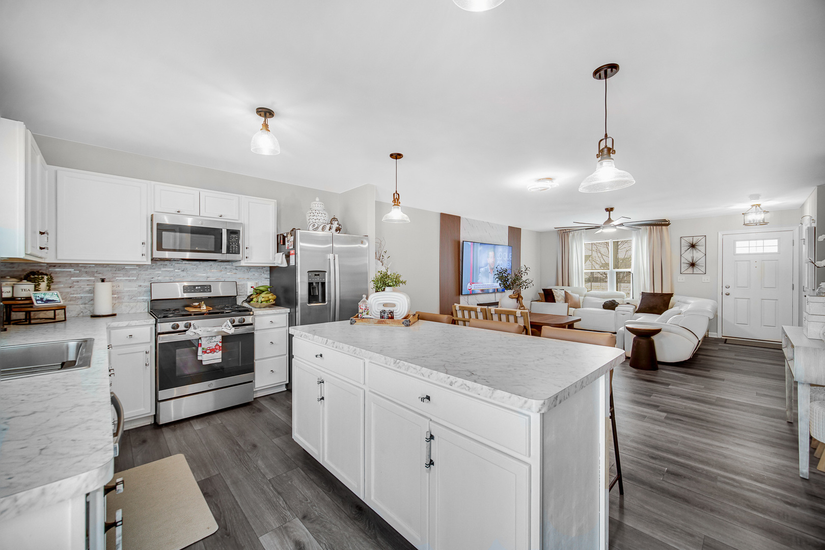 713 Wild Prairie Point, Hampshire, IL 60140