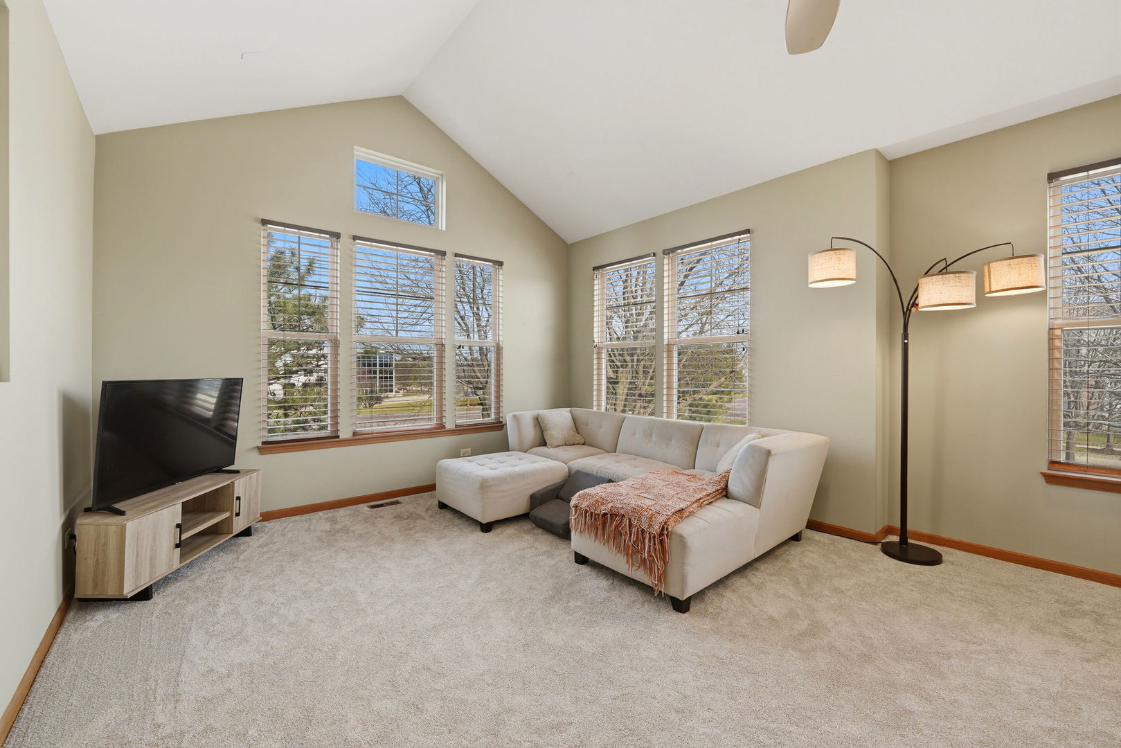 5680 Cambridge Way, Hanover Park, IL 60133