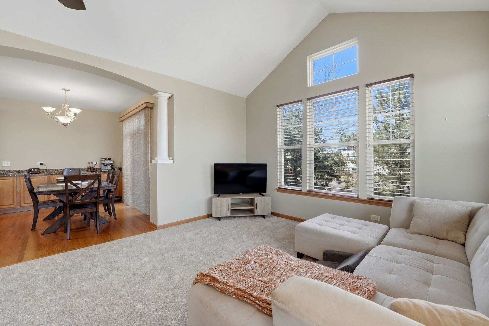 5680 Cambridge Way, Hanover Park, IL 60133