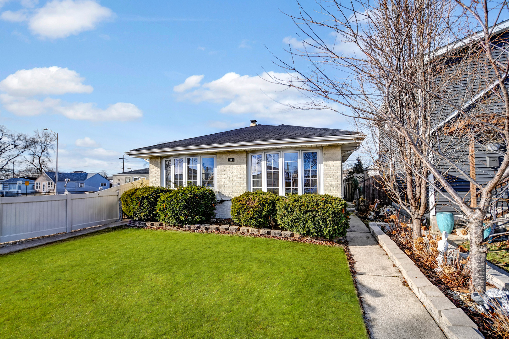 7754 S Mcvicker Avenue, Burbank, IL 60459