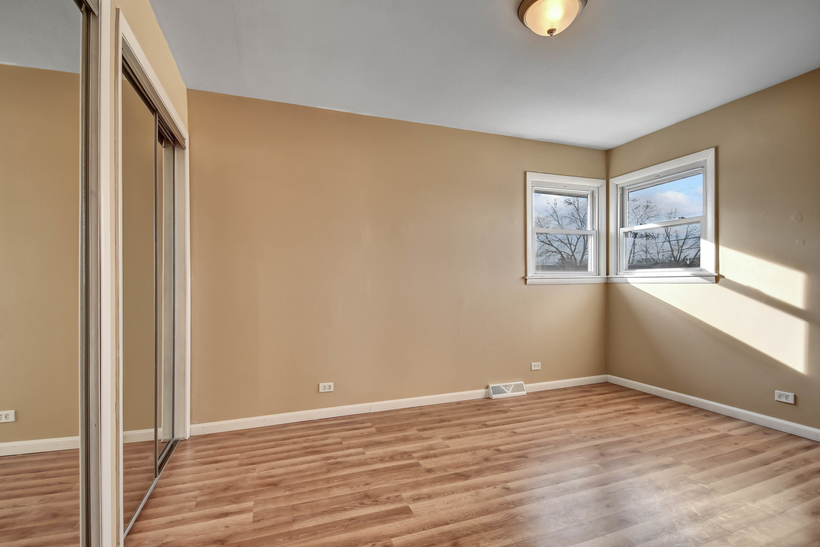 7754 S Mcvicker Avenue, Burbank, IL 60459