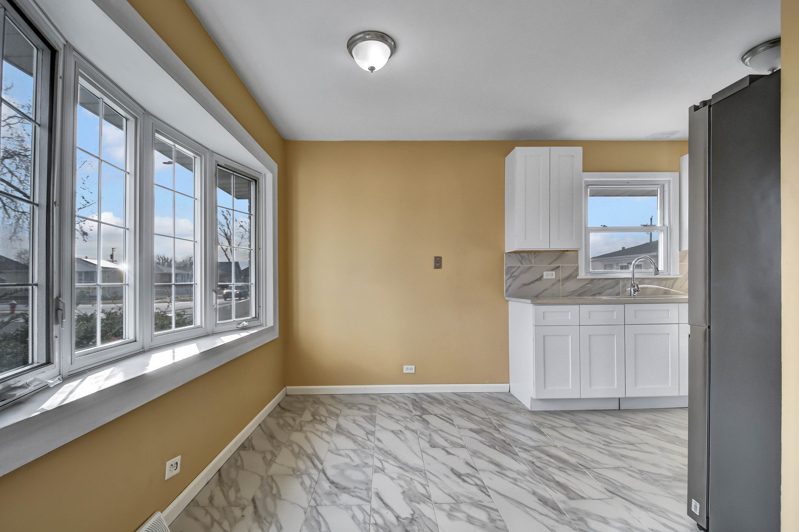 7754 S Mcvicker Avenue, Burbank, IL 60459