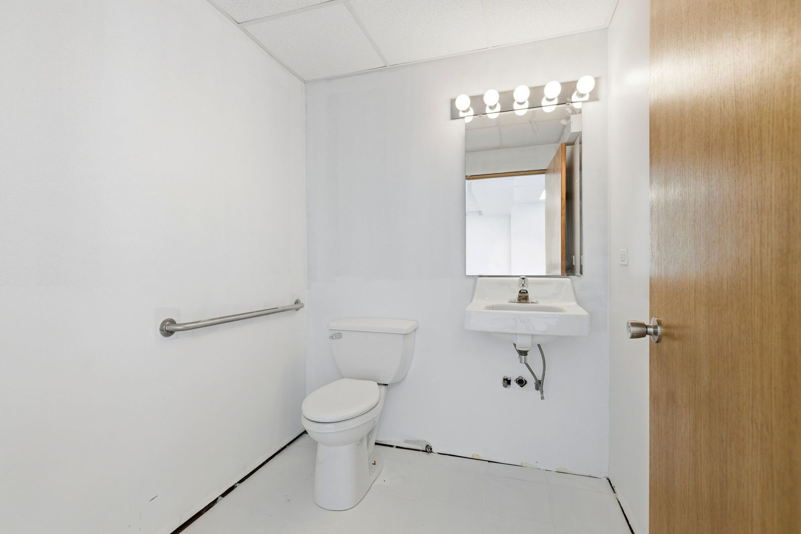 6301 N Northwest Highway, Chicago, IL 60631