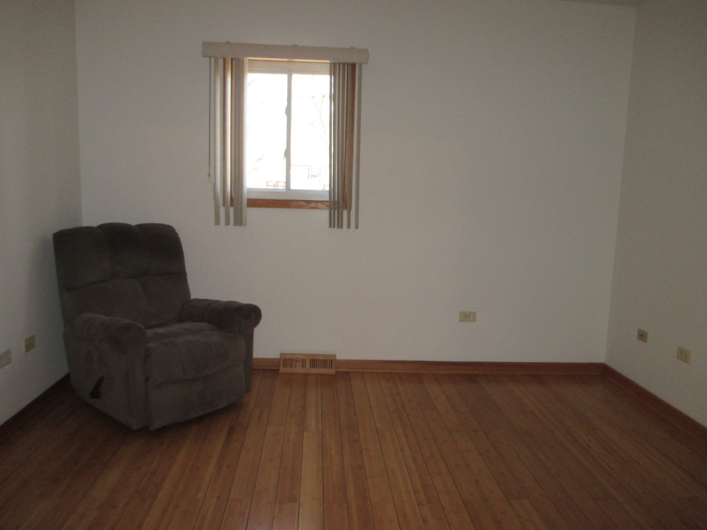 3902 W Claire Boulevard, Midlothian, IL 60445