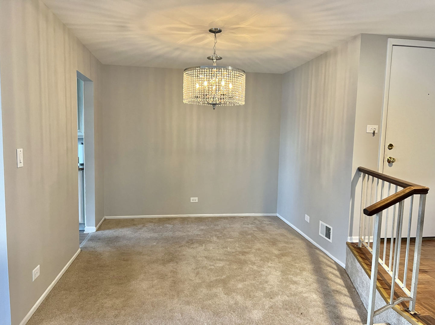 370 Springlake Lane #B, Aurora, IL 60504