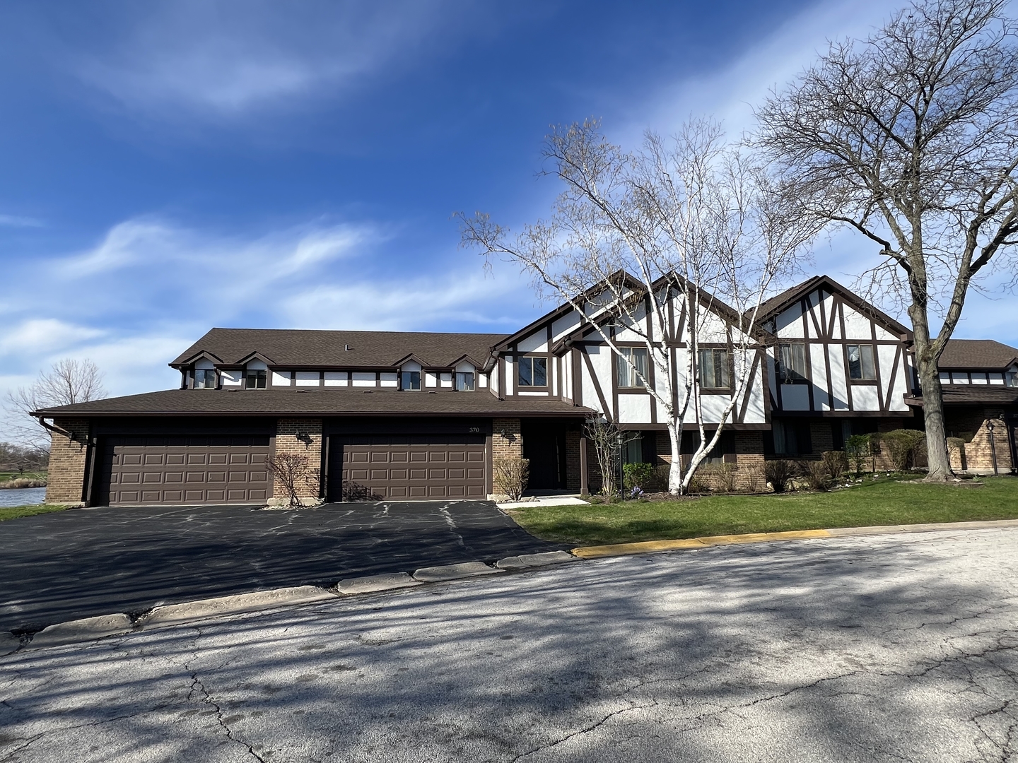 370 Springlake Lane #B, Aurora, IL 60504