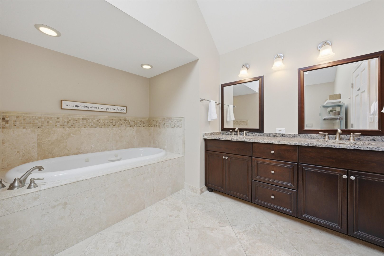 289 Winding Creek Drive, Naperville, IL 60565