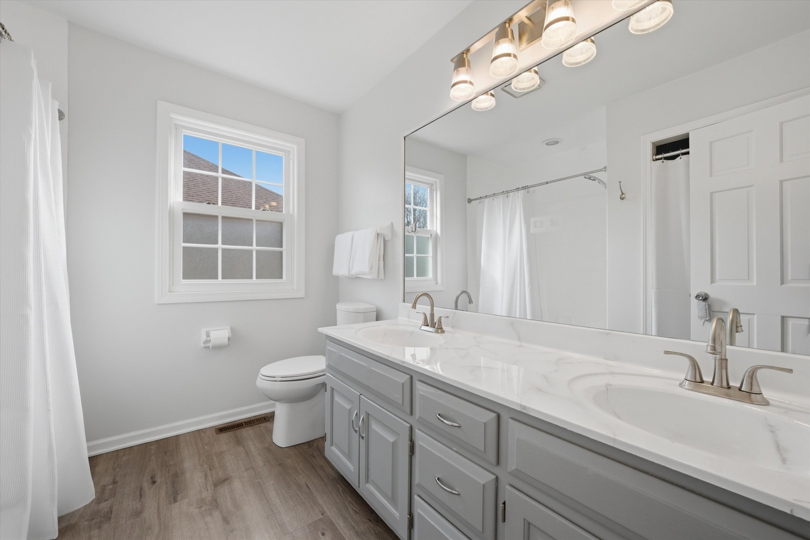 289 Winding Creek Drive, Naperville, IL 60565