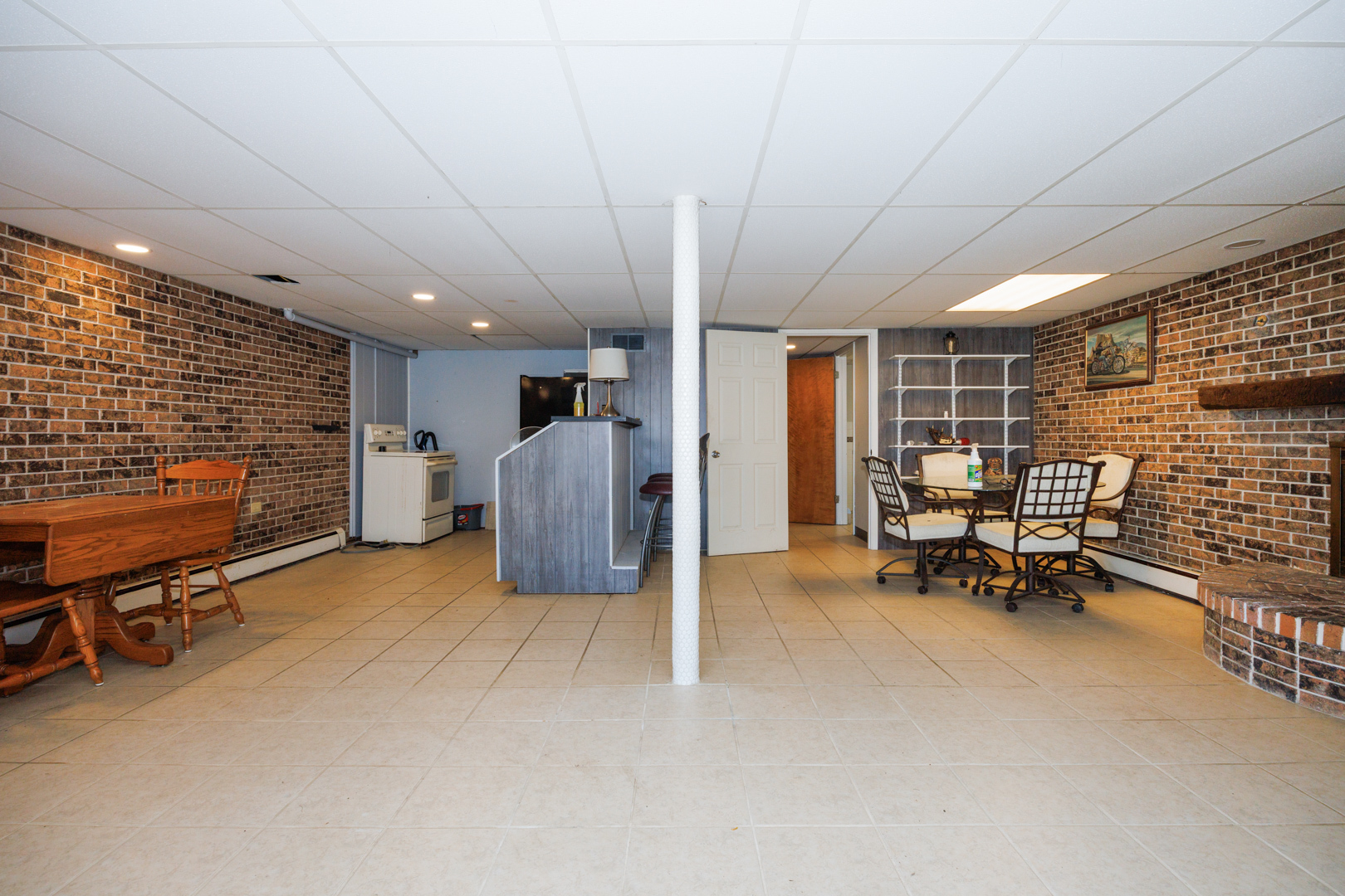 48 AVENUE A, Bloomington, IL 61704