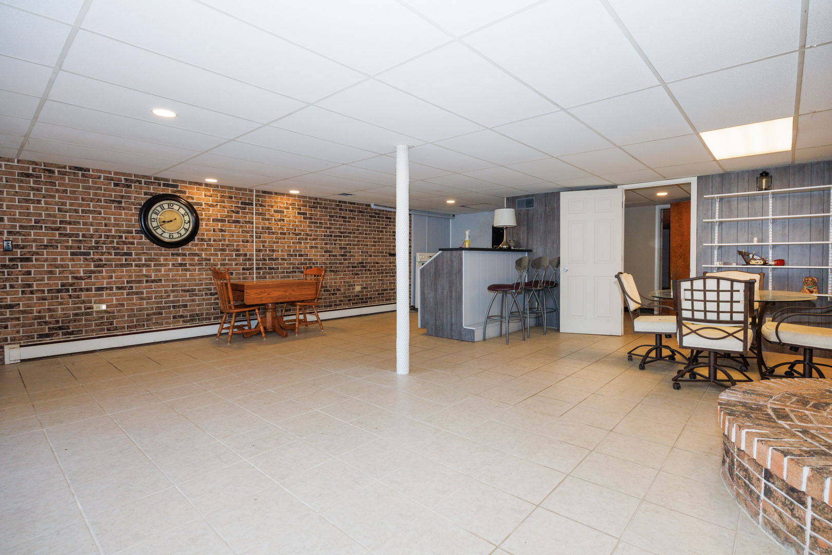 48 AVENUE A, Bloomington, IL 61704