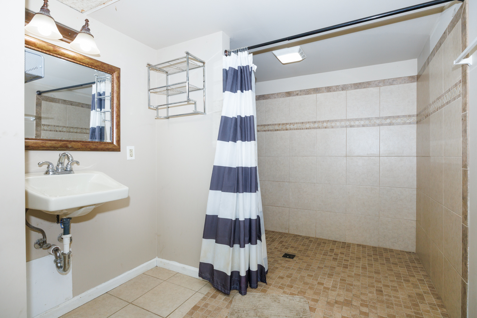 48 AVENUE A, Bloomington, IL 61704