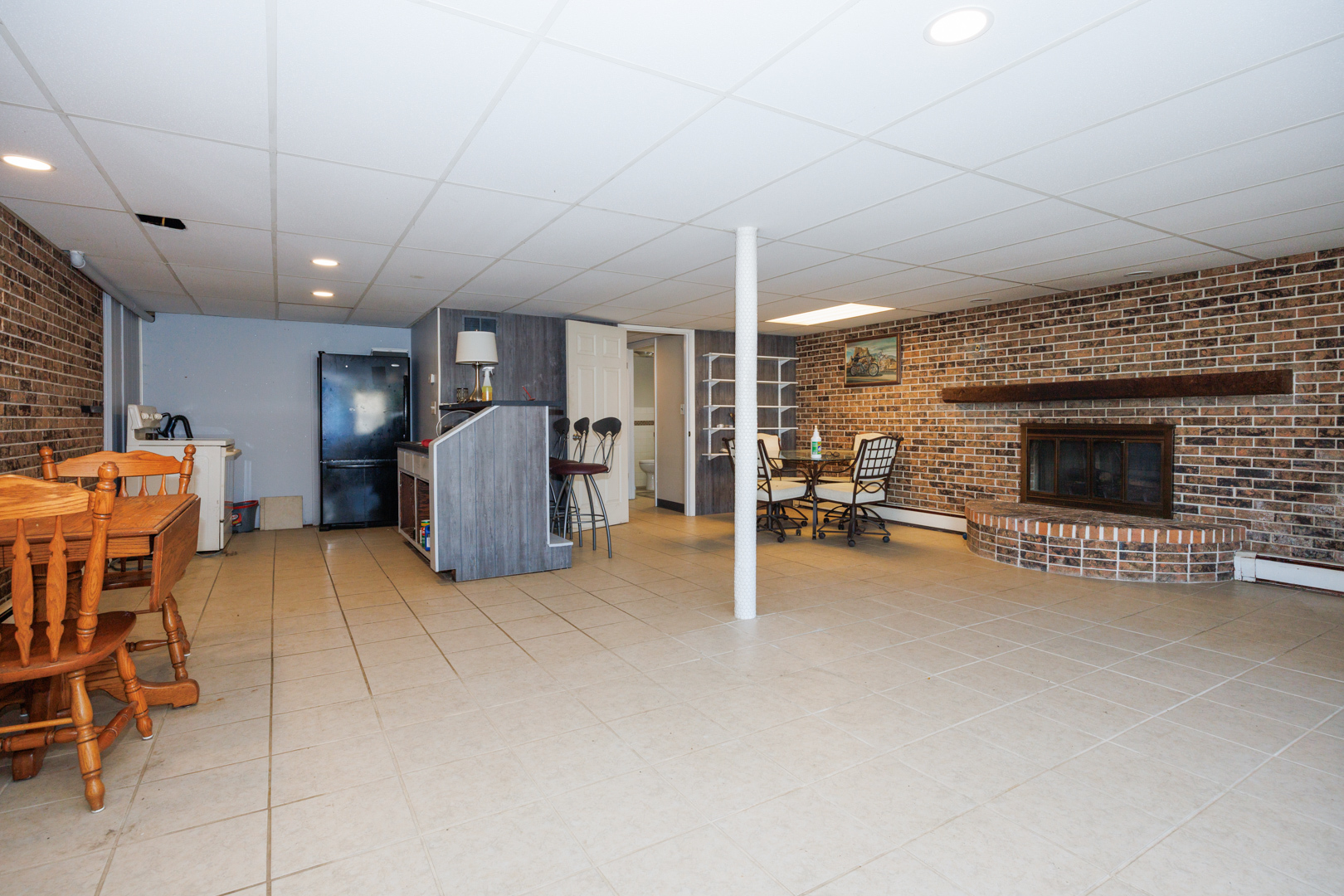 48 AVENUE A, Bloomington, IL 61704