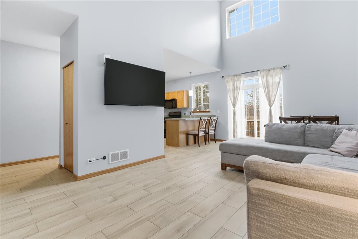 2190 Braeburn Drive #B, Wauconda, IL 60084