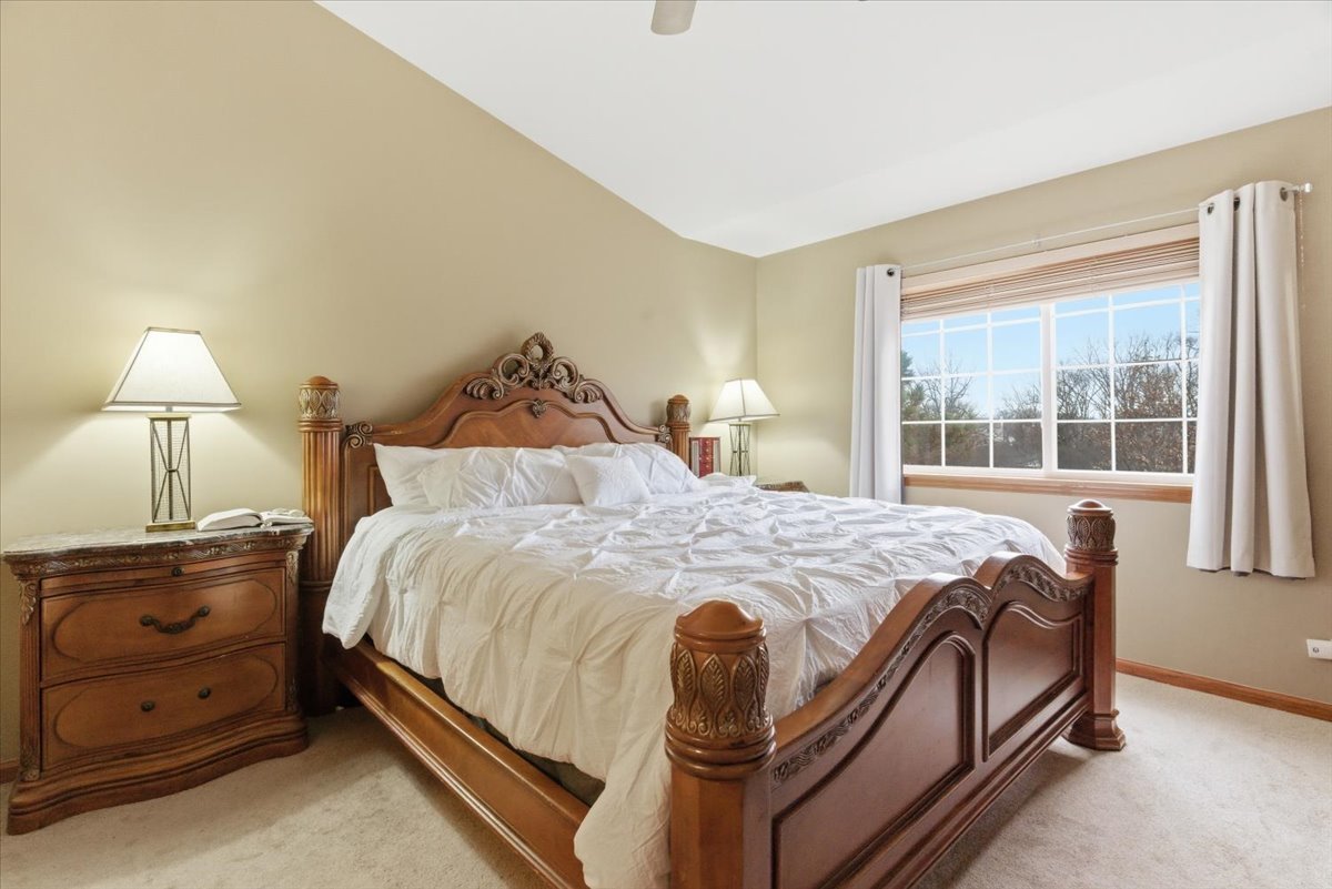 2190 Braeburn Drive #B, Wauconda, IL 60084