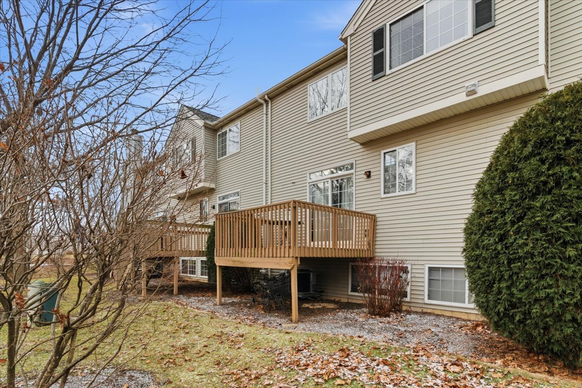 2190 Braeburn Drive #B, Wauconda, IL 60084