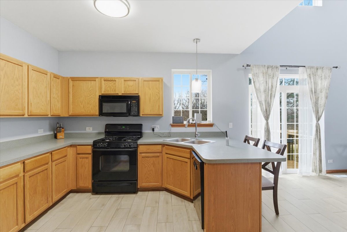 2190 Braeburn Drive #B, Wauconda, IL 60084