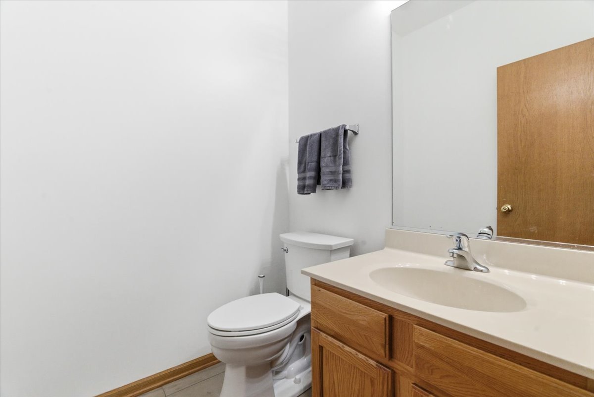 2190 Braeburn Drive #B, Wauconda, IL 60084