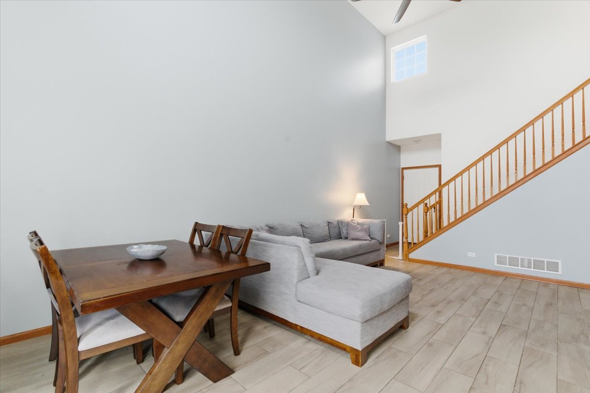 2190 Braeburn Drive #B, Wauconda, IL 60084