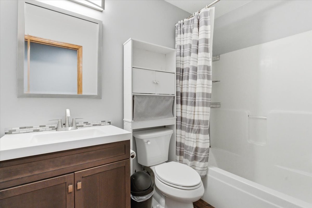 2190 Braeburn Drive #B, Wauconda, IL 60084