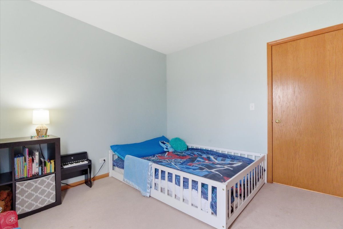 2190 Braeburn Drive #B, Wauconda, IL 60084