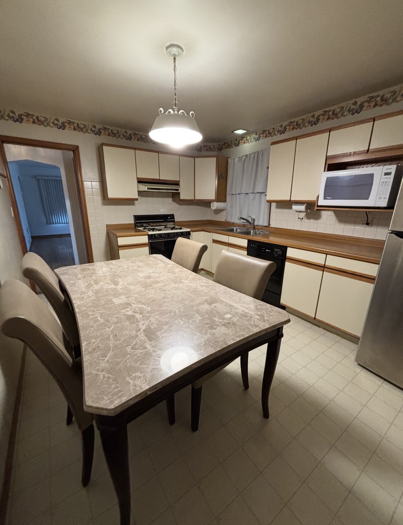 3222 N Ozark Avenue, Chicago, IL 60634