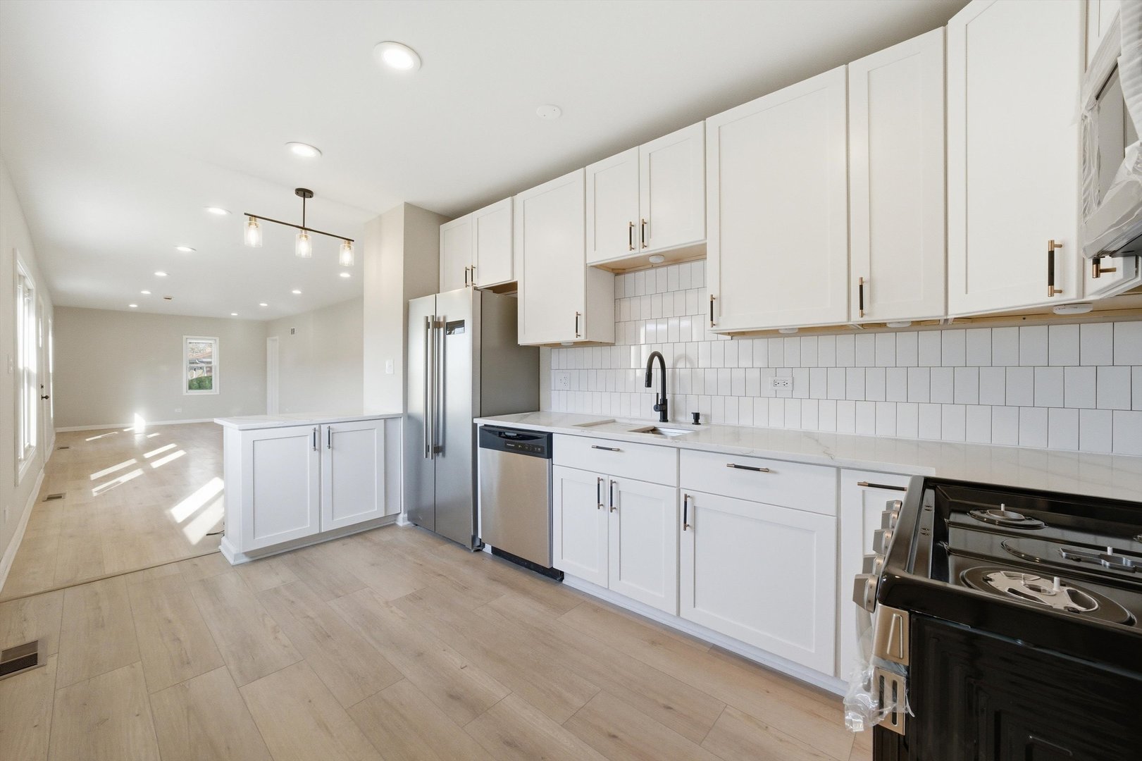 639 S 12th Avenue, Maywood, IL 60153