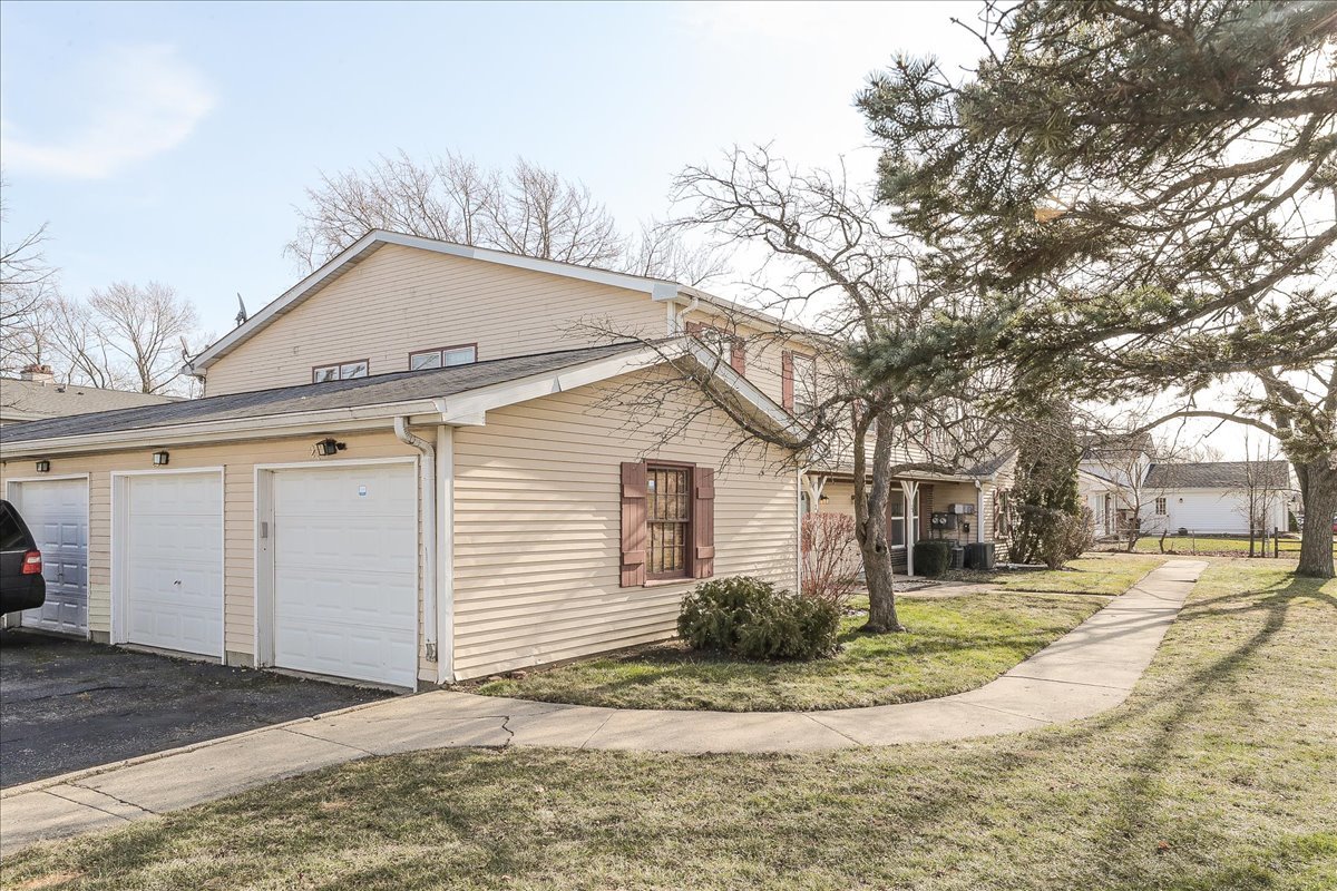 23 WILDWOOD Lane #G, Bolingbrook, IL 60440