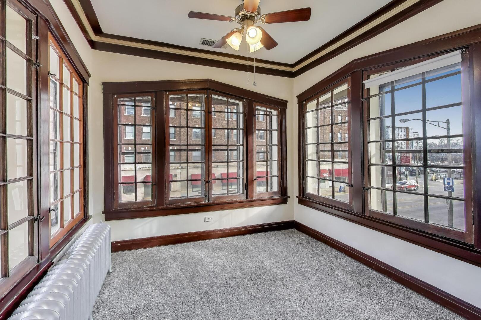 413 S Oak Park Avenue, Oak Park, IL 60302