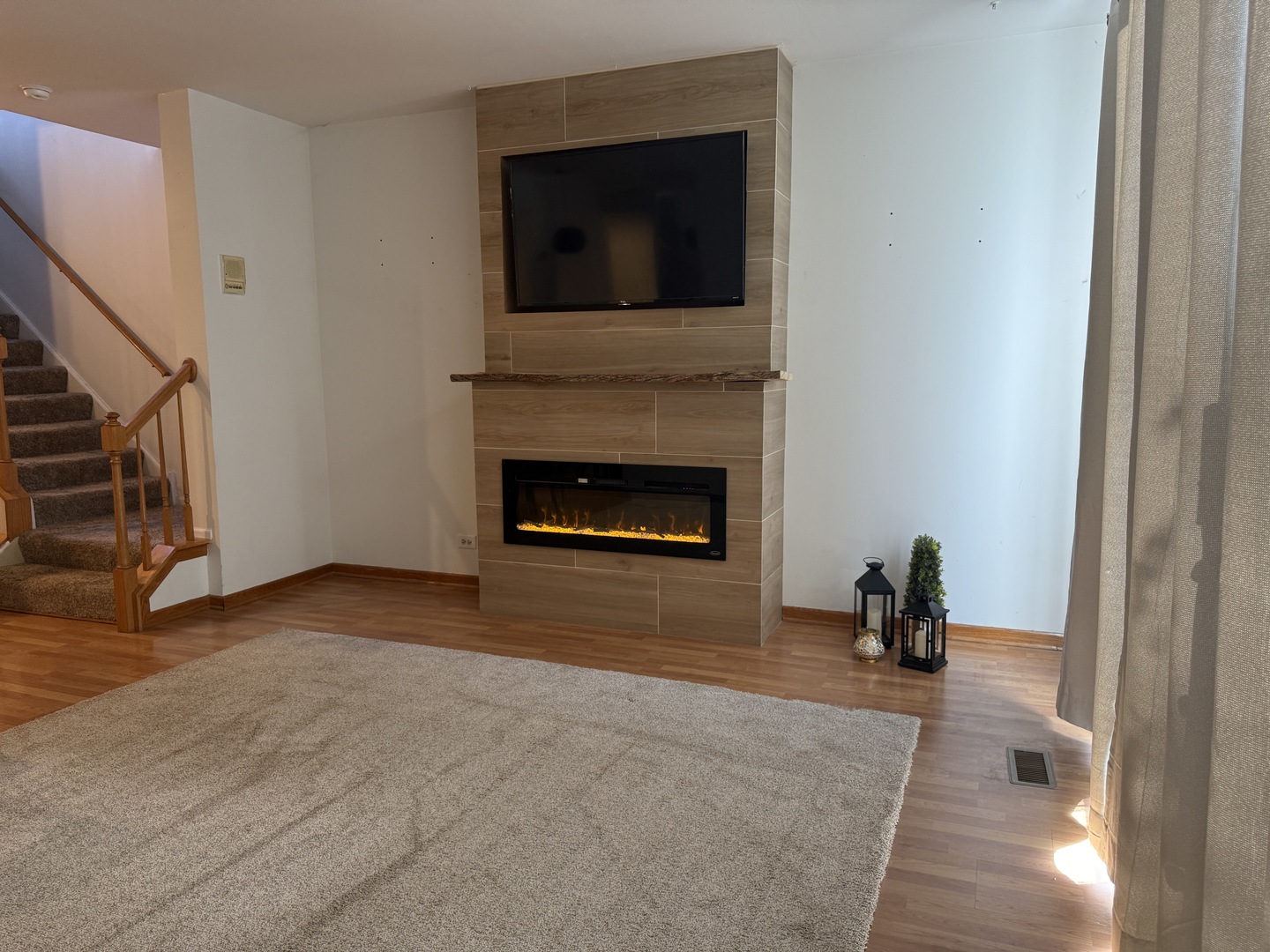 17817 W Salisbury Drive, Gurnee, IL 60031