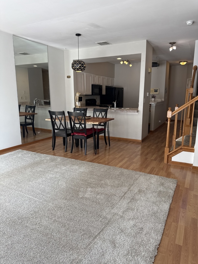 17817 W Salisbury Drive, Gurnee, IL 60031