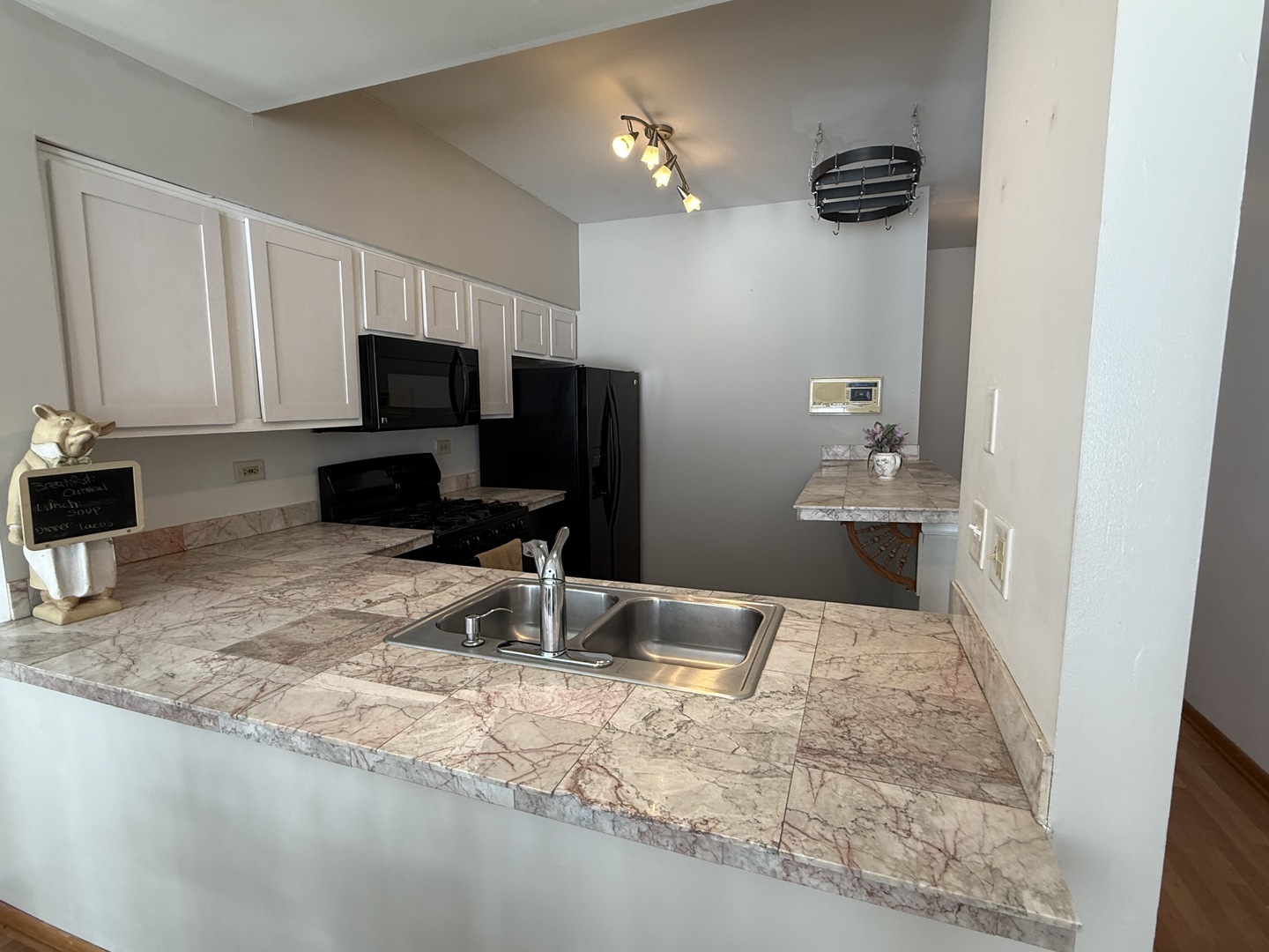 17817 W Salisbury Drive, Gurnee, IL 60031