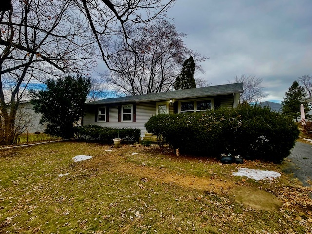 10 Pine Avenue, Lake Zurich, IL 60047