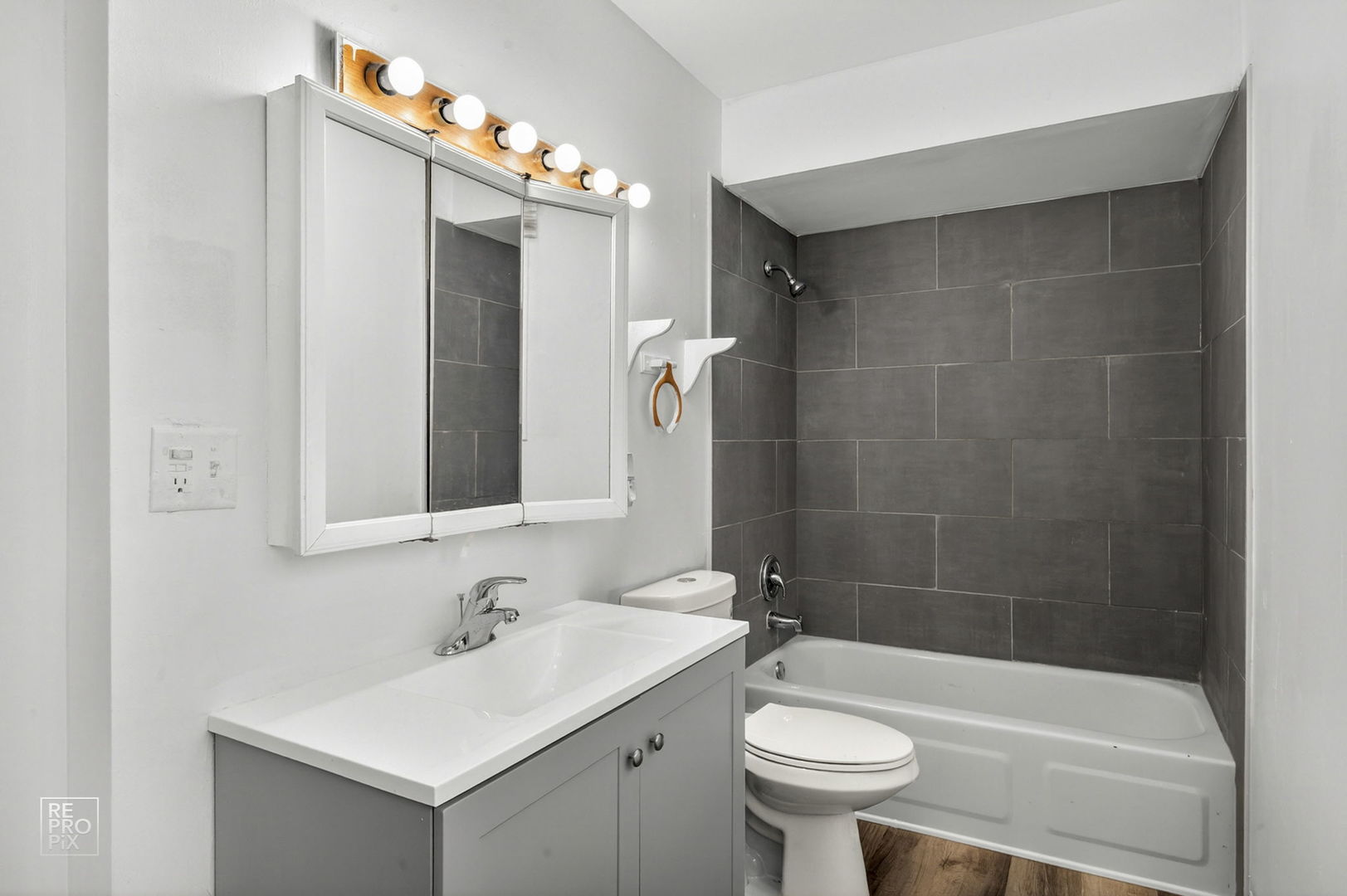 882 White Oak Lane, University Park, IL 60484