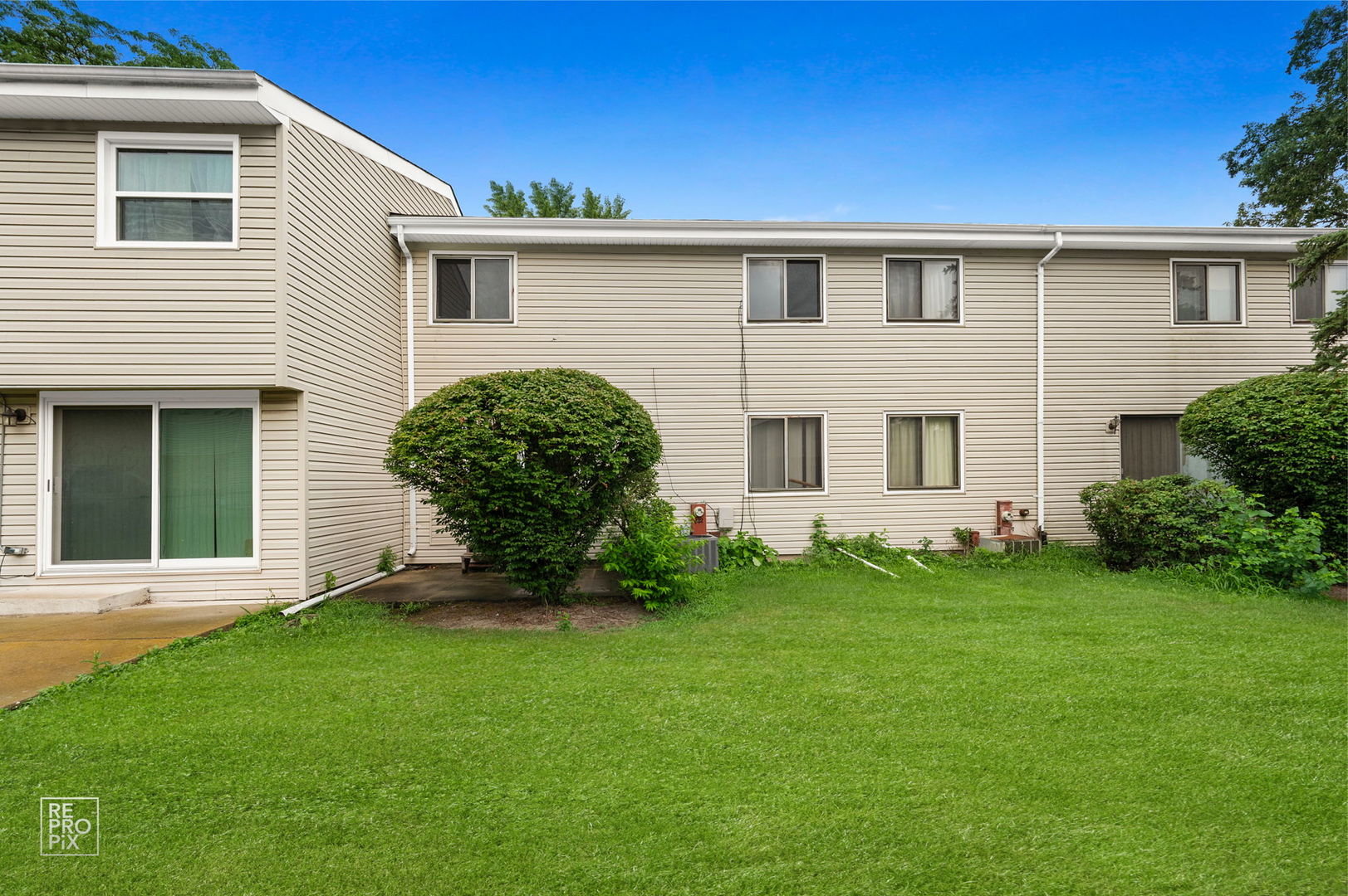 882 White Oak Lane, University Park, IL 60484