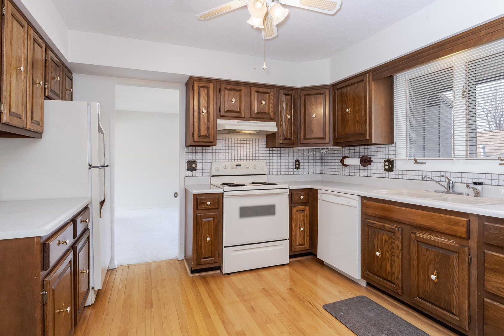 207 Hampton Drive, Bloomington, IL 61704