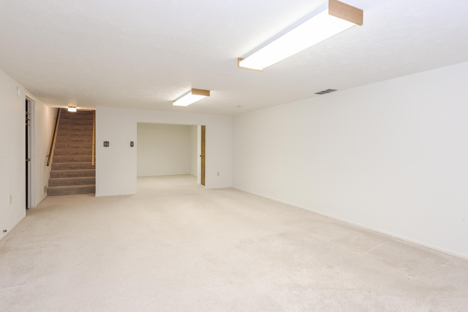 207 Hampton Drive, Bloomington, IL 61704