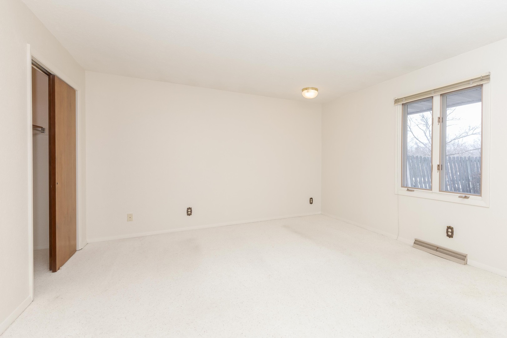 207 Hampton Drive, Bloomington, IL 61704