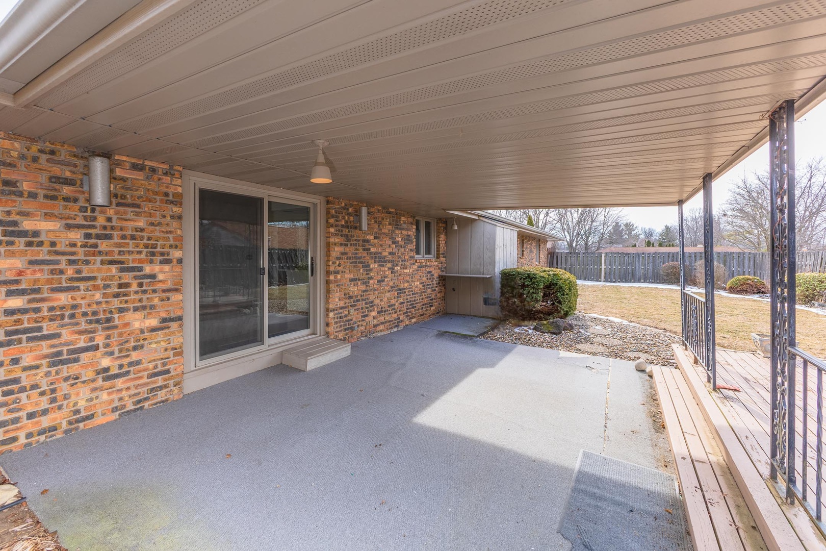 207 Hampton Drive, Bloomington, IL 61704