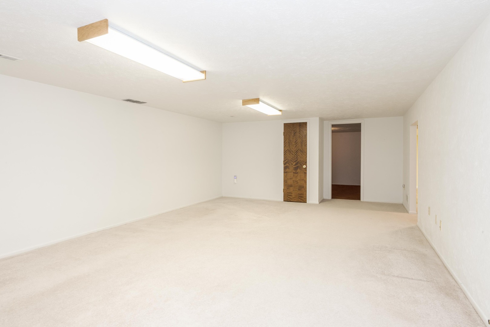 207 Hampton Drive, Bloomington, IL 61704