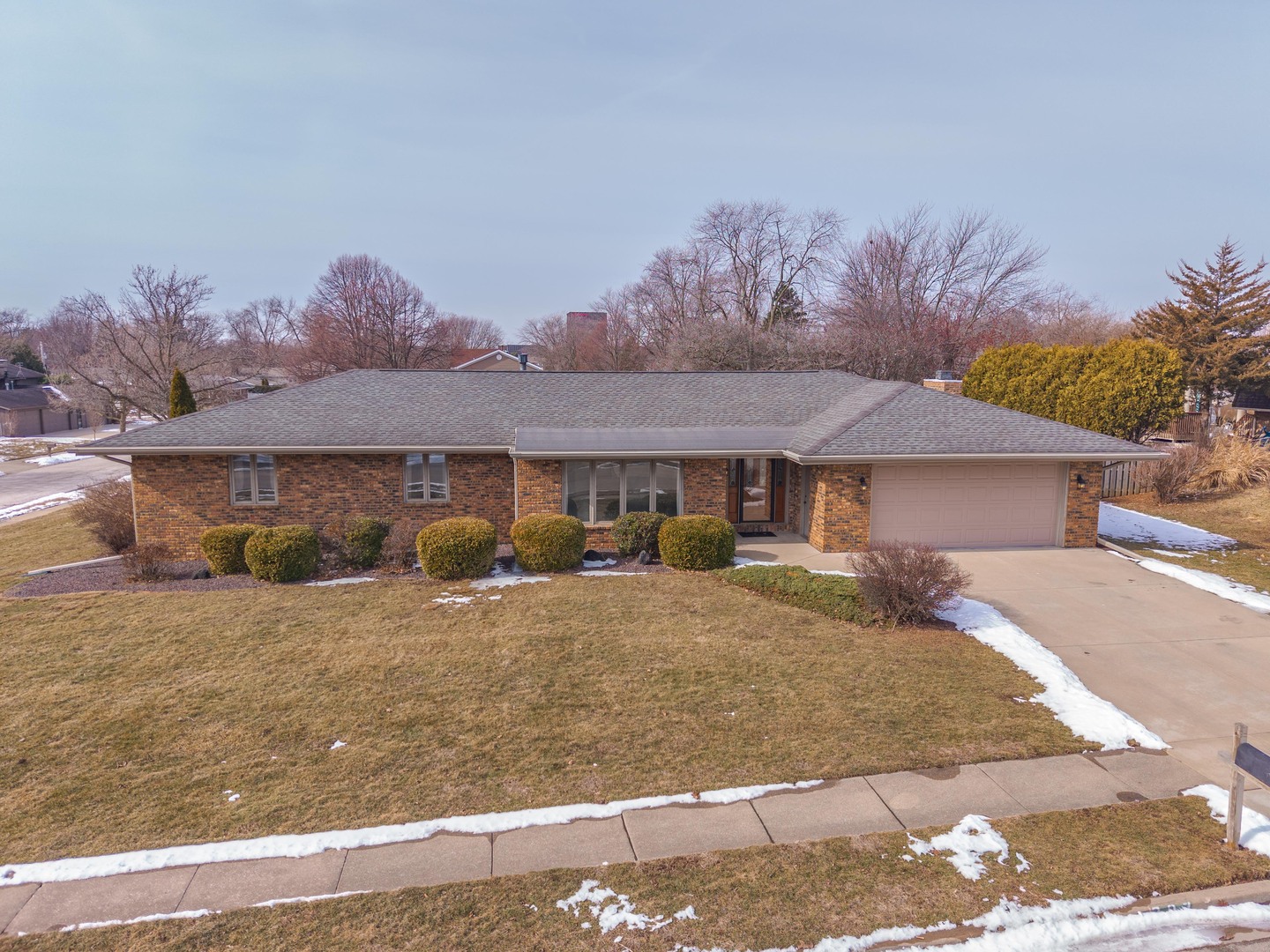 207 Hampton Drive, Bloomington, IL 61704