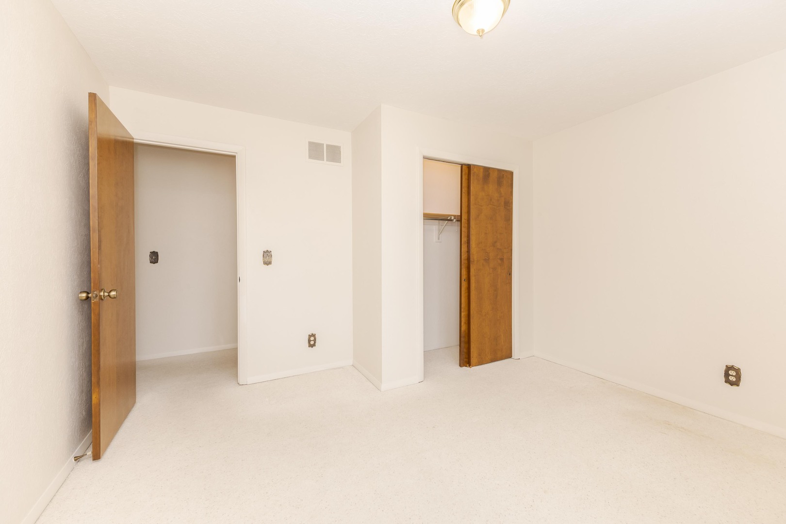 207 Hampton Drive, Bloomington, IL 61704