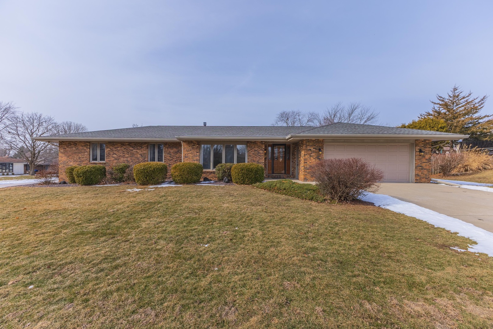 207 Hampton Drive, Bloomington, IL 61704