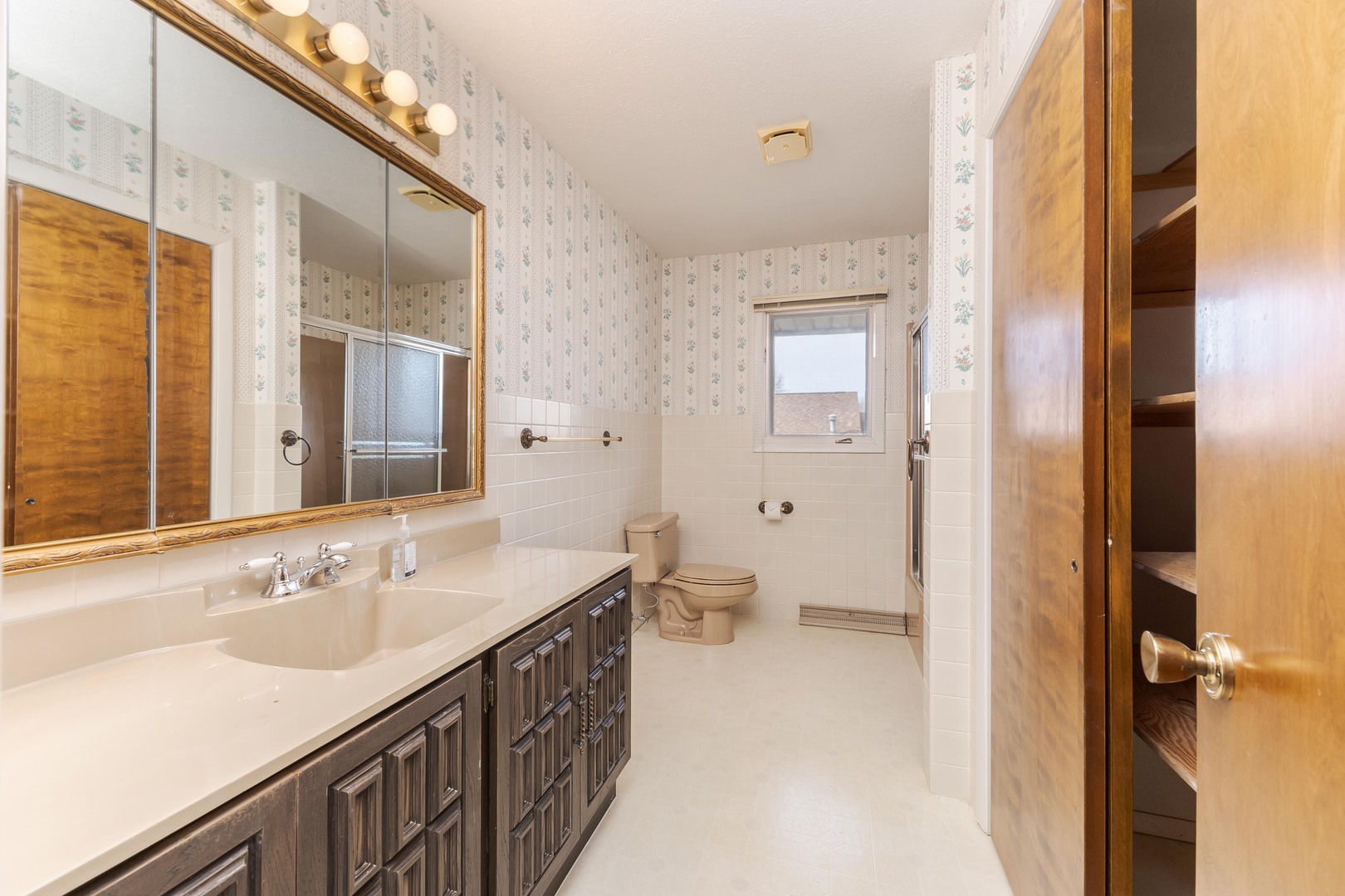 207 Hampton Drive, Bloomington, IL 61704